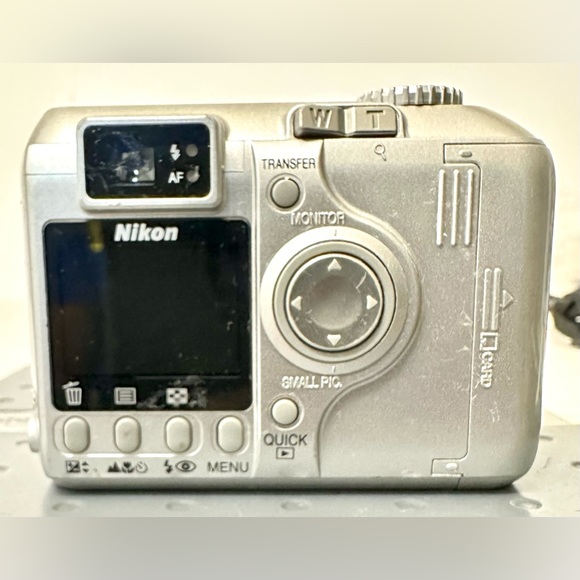 Nikon COOLPIX 4300 4.0MP Digital Camera Silver FOR PARTS - Picture 4 of 9